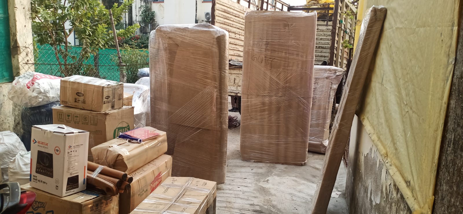 Gati Packers team at work